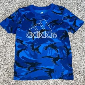 Adidas boys size 6 blue camo tee